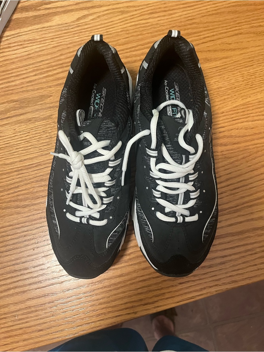Skechers D'Lites Black & White Sporty Casual Memory Foam Shoes Size 10 - Picture 8 of 9